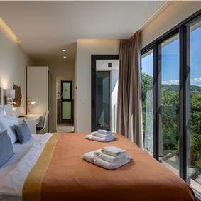 4 Bedroom Villa with Salt Water Pool, Private mini golf course and Rooftop Terrace near Opatija, Sleeps 8